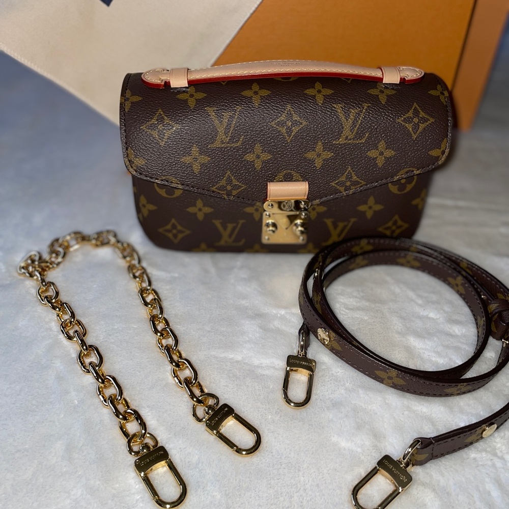Louis Vuitton East West Pochette Metis